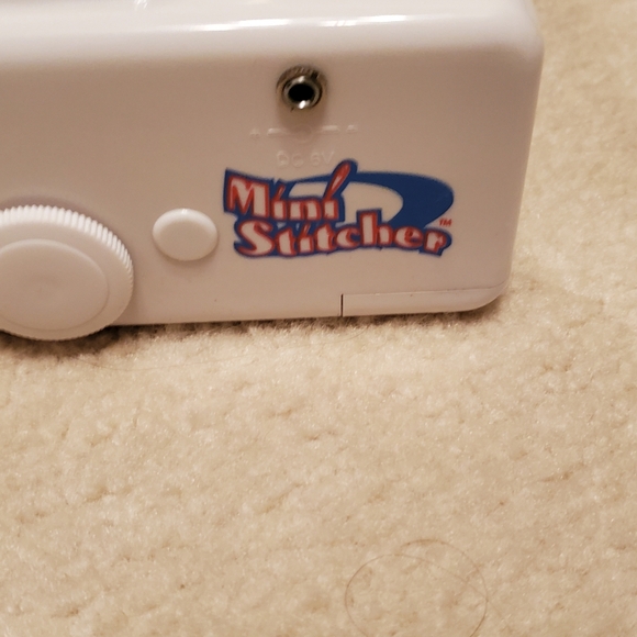The Original Mini Stitcher Handheld Stitcher 4 Crafts & Cordless Repairs NWT - Picture 4 of 12
